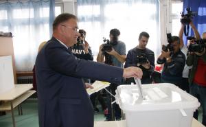 Foto: AA / Mladen Ivanić u društvu supruge glasao (Izbori 2018)